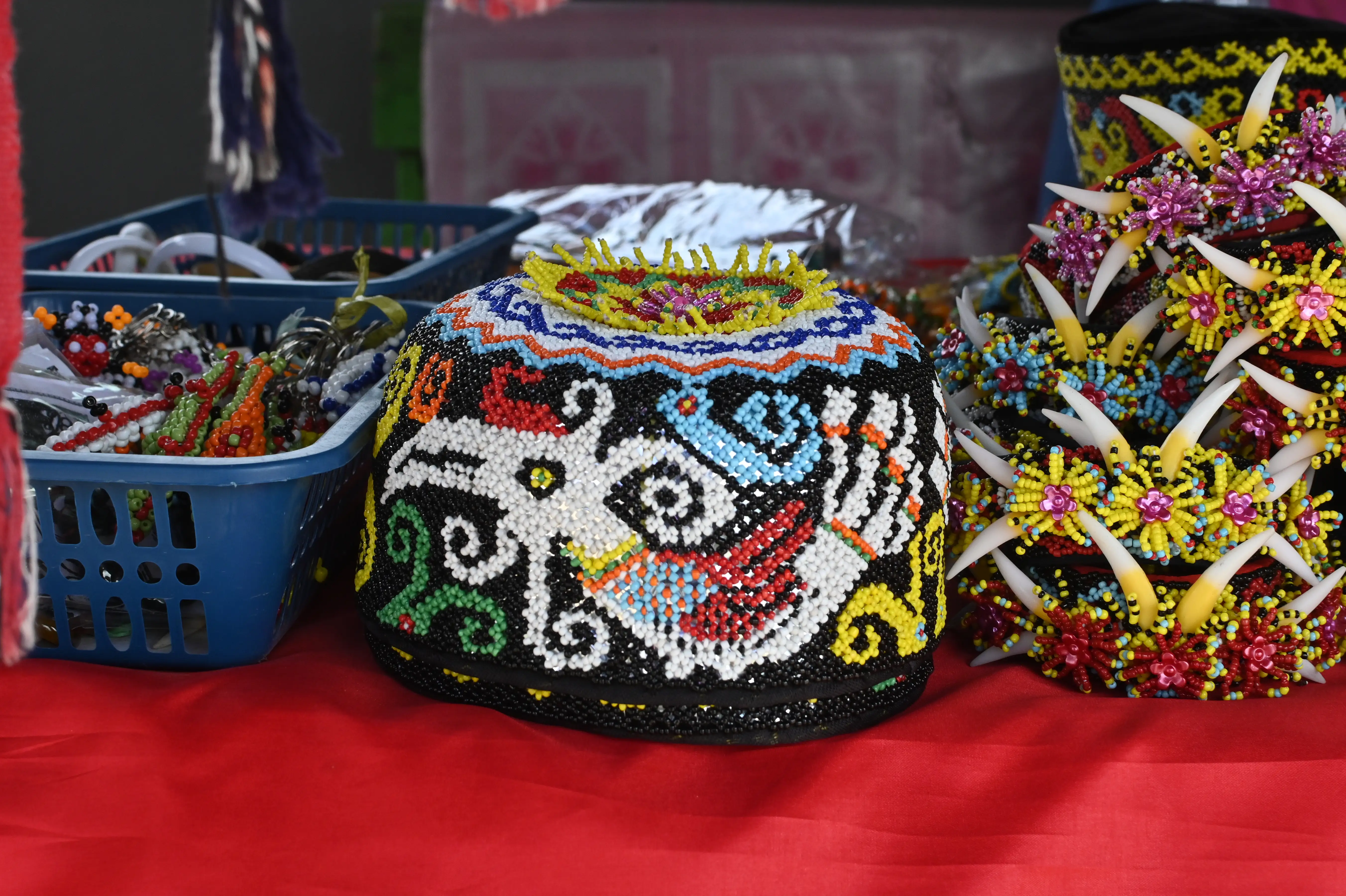 Topi Manik Adat Dayak - Kerajinan Dayak Pampang